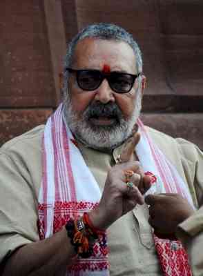 Giriraj Singh demands sedition case against Rahul