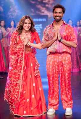 Sara Ali Khan walks ramp at Lakme Fashion Week for designer Punit Balana