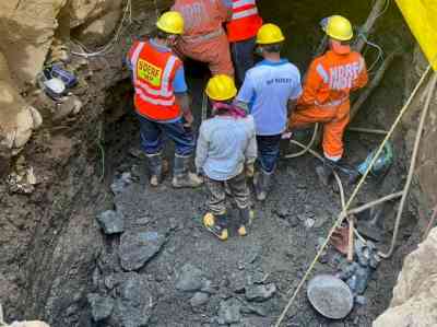 Boy, who fell into borewell in MP, dies