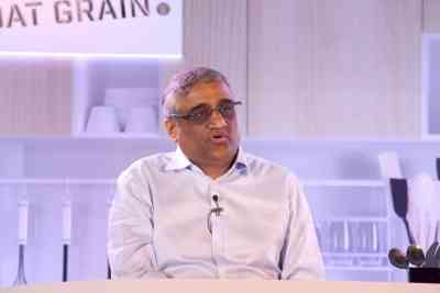 Garment producers demand Rs 2 bn dues from Kishore Biyani's Future Group