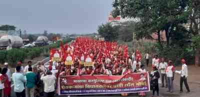 Go and meet farmers who are on 'long march': Thackeray to Maha govt