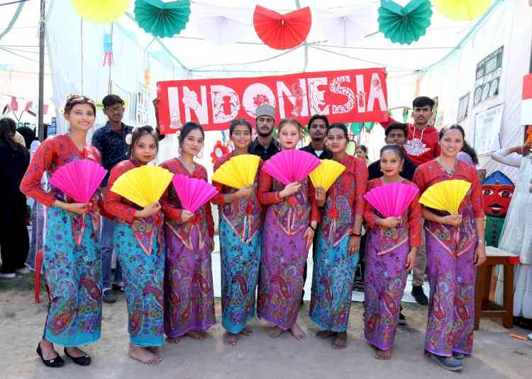 CT Group Painted with Diverse Colors on “The United World Fest” 