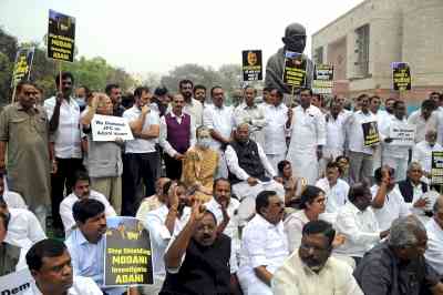 Sonia, Rahul participate in protest near Gandhi statue in Parliament premises