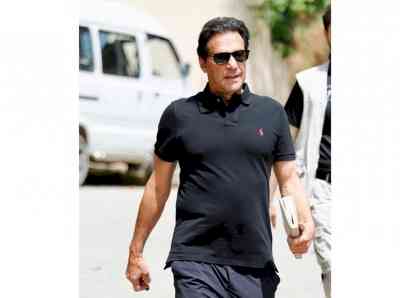 Imran leaves for Islamabad for Toshkhana case hearing
