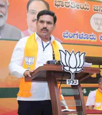 Shadow of BSY's son Vijayendra looms ominously over his critics in BJP