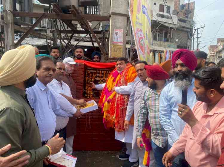 MLA Prashar inaugurates project to construct Circular Road