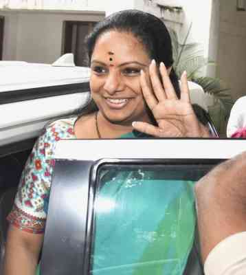 Kavitha returns to Hyderabad, meets father KCR