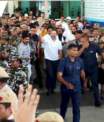 Rahul gets rousing welcome at Delhi airport, Sonia reaches his residence