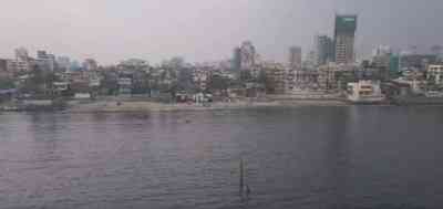 After Raj Thackeray's ultimatum, BMC razes illegal 'dargah' in Mahim sea