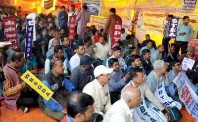 DA crisis: Bengal govt slaps show-cause notice on 766 teachers for taking part in strike
