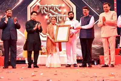 Legendary singer Asha Bhosle conferred 'Maharashtra Bhushan-2021'