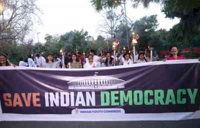 Police stop Youth Congress' torch rally in Delhi