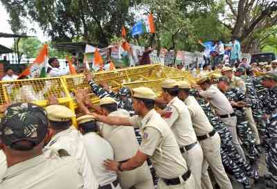 Delhi Police detains IYC members protesting at Jantar Mantar