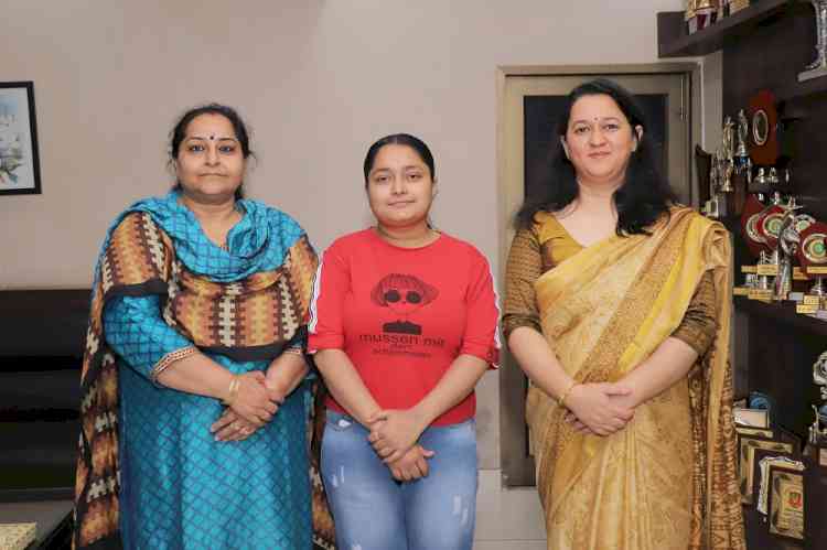 Gargi of B.Com (Financial Services) Semester III of PCM S.D.College for Women secures first position in University