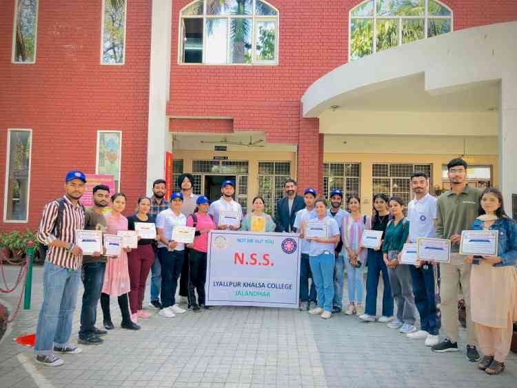 NSS Volunteers of Lyallpur Khalsa College felicitated for their contribution in Rural Development Camps