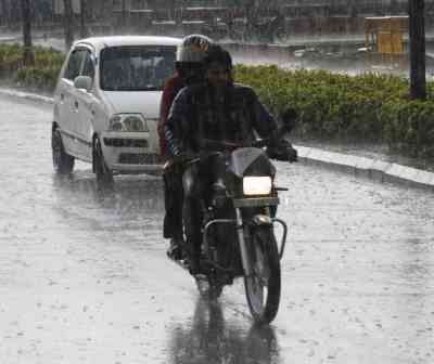 Rain lashes parts of Delhi-NCR