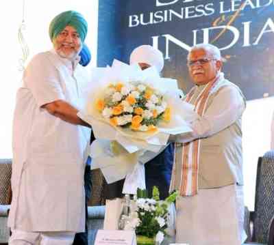 Khattar invites industrialists to set up bases in Haryana