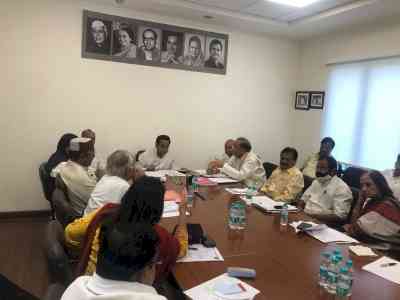 MP Congress reviews Assembly poll manifesto