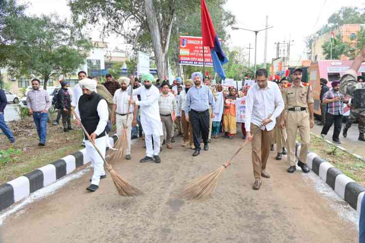 `Swachh Bharat Mission’: MLAs Bagga, Sidhu and Gogi flag off `Swachhta Mashaal Marches’ to promote cleanliness 