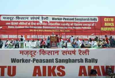 Farmers protest against Centre's policies at Delhi's Ramlila Maidan