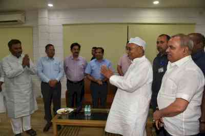 Nitish Kumar hosts Iftar party in Patna