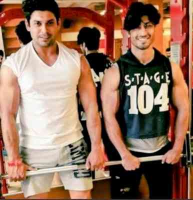 Vidyut Jammwal remembers Sidharth Shukla, shares throwback gym pic
