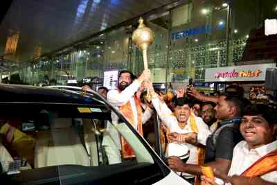 Shinde, Fadnavis offer prayers in Ayodhya