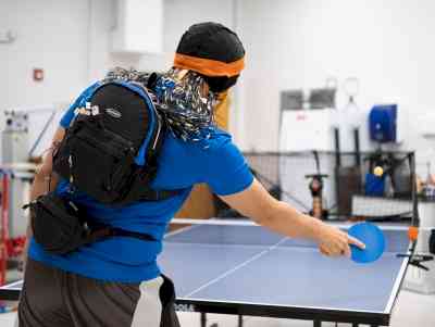 Playing sports against a robotic opponent can make your brain work harder