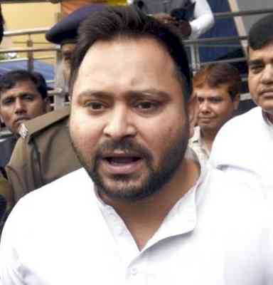 Tejashwi leaves ED headquarters after 8 hrs questioning in 'land for jobs' case