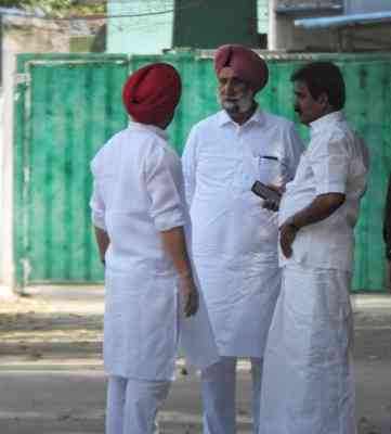 Rajasthan Cong in-charge Randhawa meets Rahul over Gehlot-Pilot issue