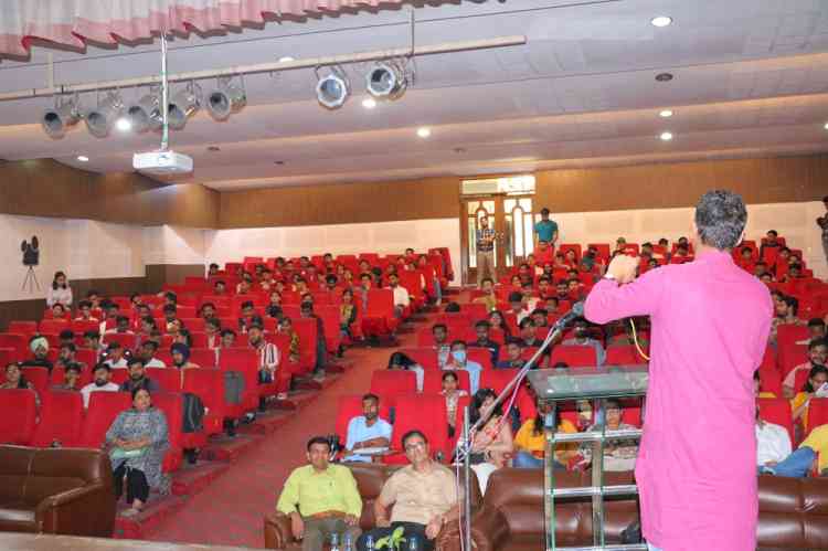 Expert Talk on ‘Innovation, Entrepreneurship and Happiness’ organised at DAVIET