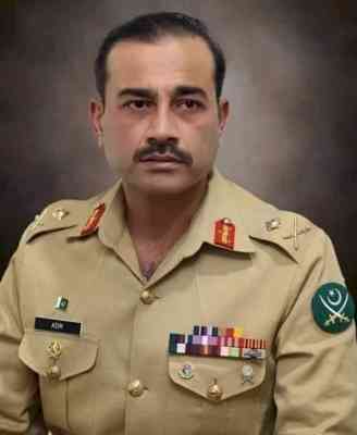 Pak army chief calls for shunning debate on 'Naya-Purana Pakistan'
