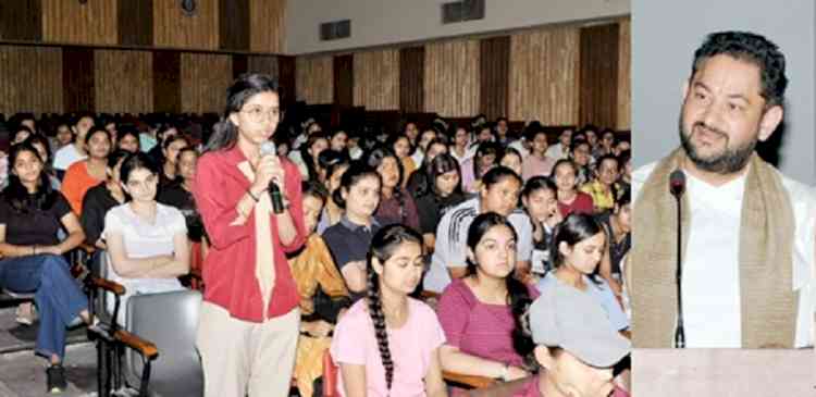 KMV organises a talk on Relevance of Bhagwad Gita in Contemporary World