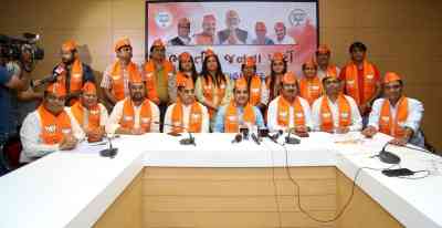 Gujarat: Six AAP corporators in Surat join BJP