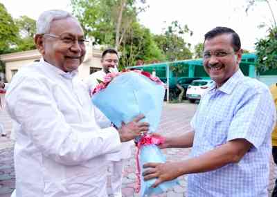 Nitish backs Kejriwal over CBI summon, says 'people've great respect for him'