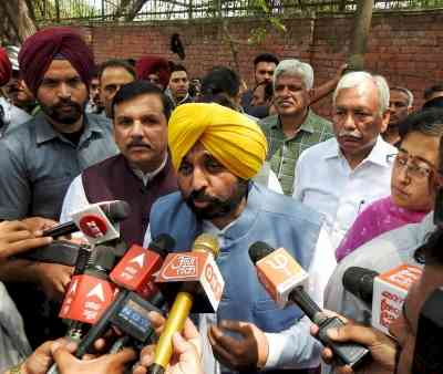 Kejriwal questioning: CM Bhagwant Mann, Sanjay Singh protest in Delhi