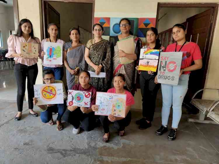 PCM S.D College for Women organises Poster Making Competition