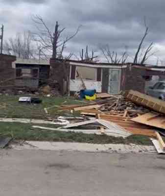 'Extremely dangerous' tornado kills 2 in US state