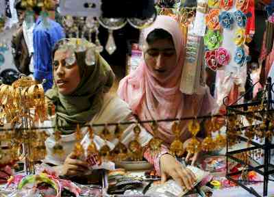 Eid shopping reaches feverish pitch in J&K's Srinagar