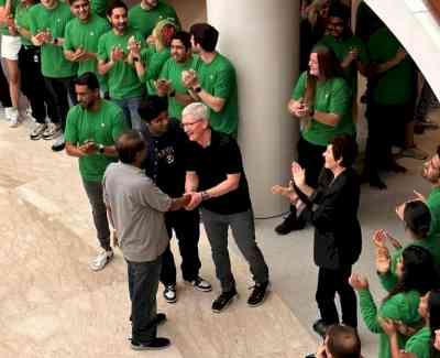 Tim Cook inaugurates Apple Saket Delhi store amid huge crowd