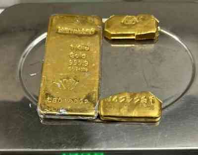 1.4 kg gold seized from aircraft at Delhi airport