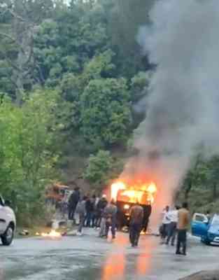 5 soldiers killed as army vehicle catches fire in J&K's Poonch