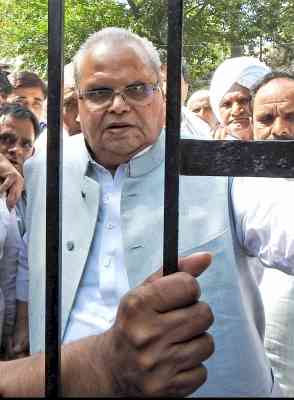 JD(U) backs Satyapal Malik after CBI serves him notice in insurance case