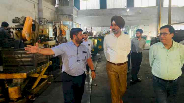 Director Industries and Commerce, Punjab visits Research and Development Centre for Bicycle and Sewing Machine industry
