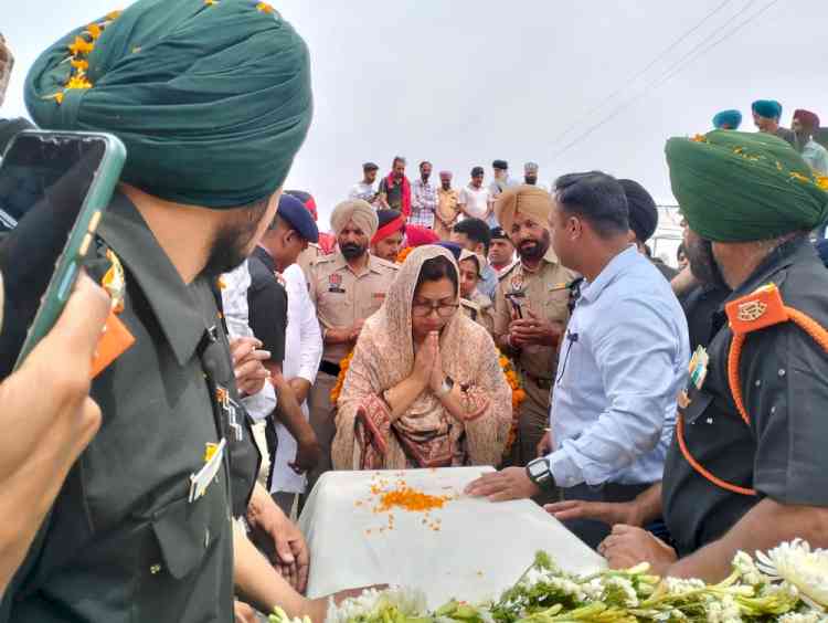 Martyr Mandeep Singh cremated with full military honour in Payal