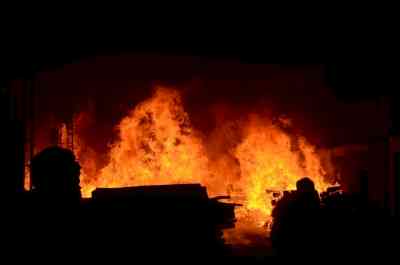 Major fire at Kolakta's Salt Lake, dozens of shanties gutted