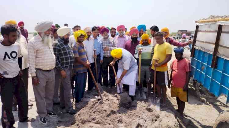 Sahnewal MLA dedicates new public mining sites to people in Garhi Fazil and Sasrali