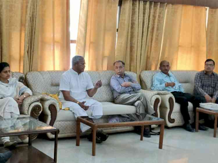 Dr. Ashok Kumar Varshney interacted with group of faculty member at PU