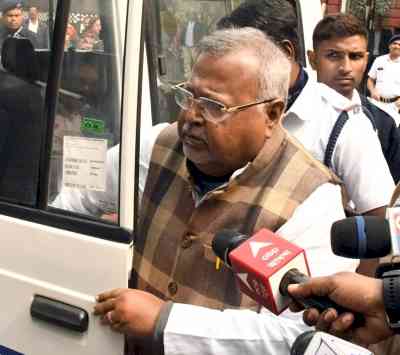 Court raps jail super for allowing Partha Chatterjee to wear rings