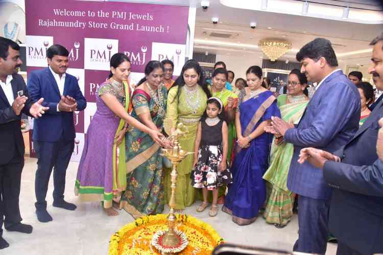 PMJ Jewels launches new store at Rajahmundry